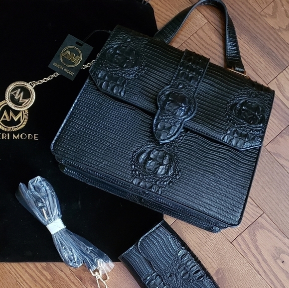 Amari MODA black structure handbag and wallet Crocodile pattern style. New